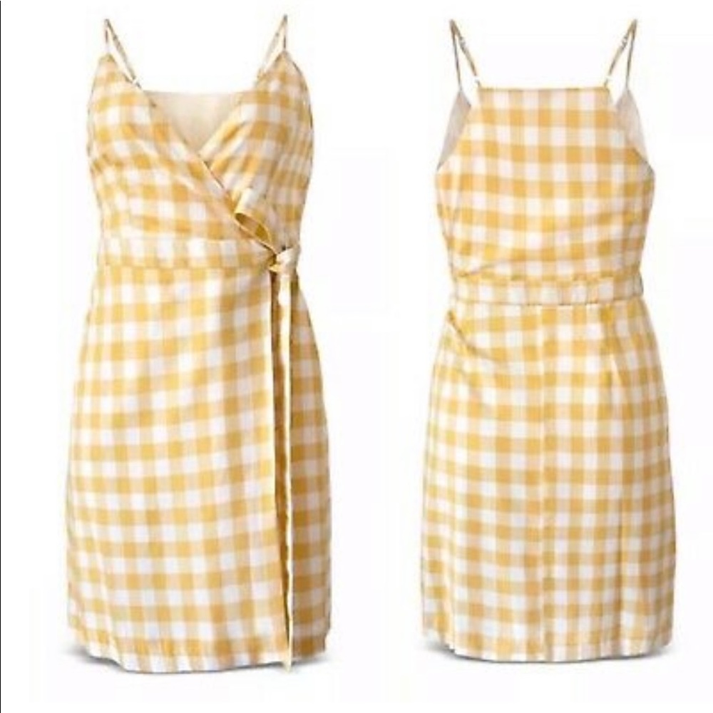 BCBG Gingham Wrap Dress
NWT/NEW
BCBG - Box 2